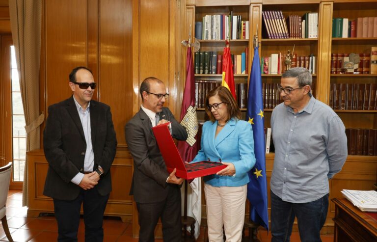 Las Cortes regionales reconocen “el papel determinante” de las entidades de discapacidad en los 40 años de comunidad autónoma