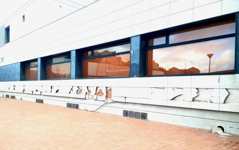 Puertollano: Vuelven a licitarse las obras de reparación de la fachada del edificio del centro social de Fraternidad