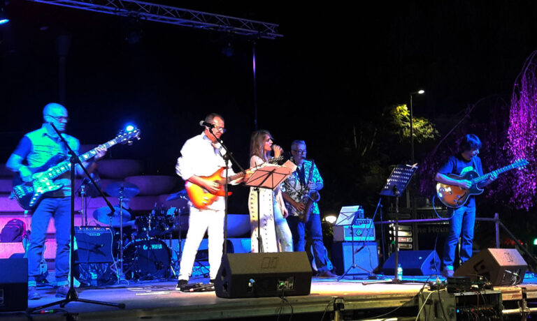 Las rockeras guitarras de K-Merino ponen punto y final al Puerto Jazz & Blues Festival