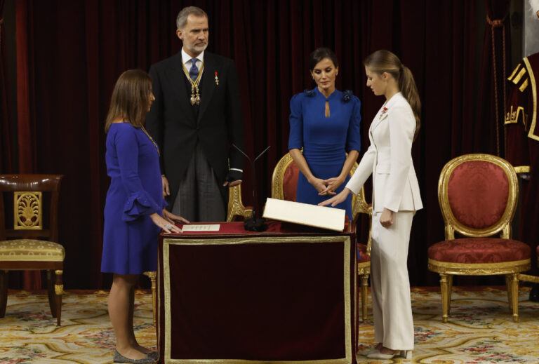 La Princesa Leonor jura la Constitución