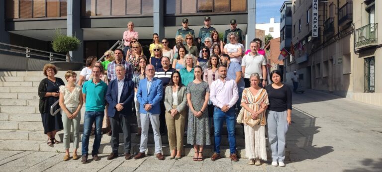 Puertollano recuerda con un minuto de silencio a la mujer asesinada en Toledo