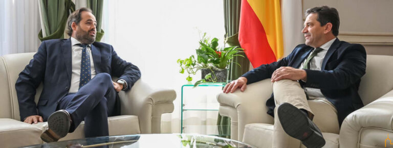 Núñez elogia la gestión de Valverde al frente de la Diputación de Ciudad Real en una visita institucional al Palacio Provincial