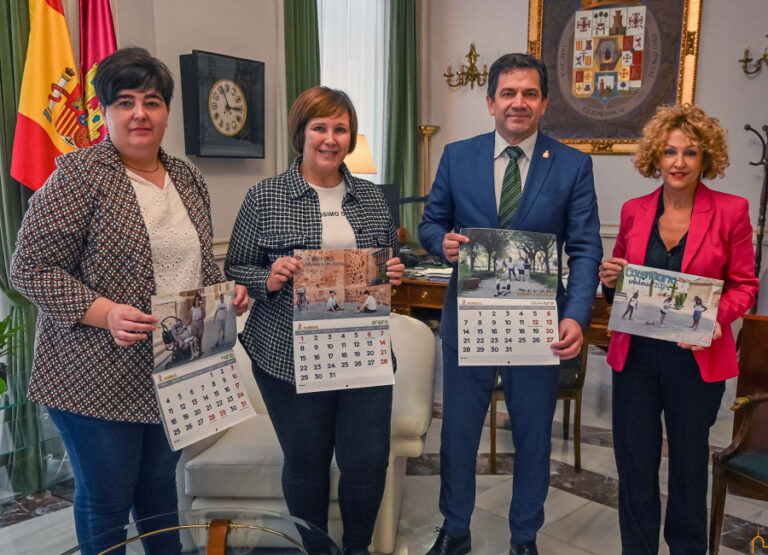 Padisbol agradece a la Diputación la edición de su calendario solidario porque les permite financiar servicios esenciales