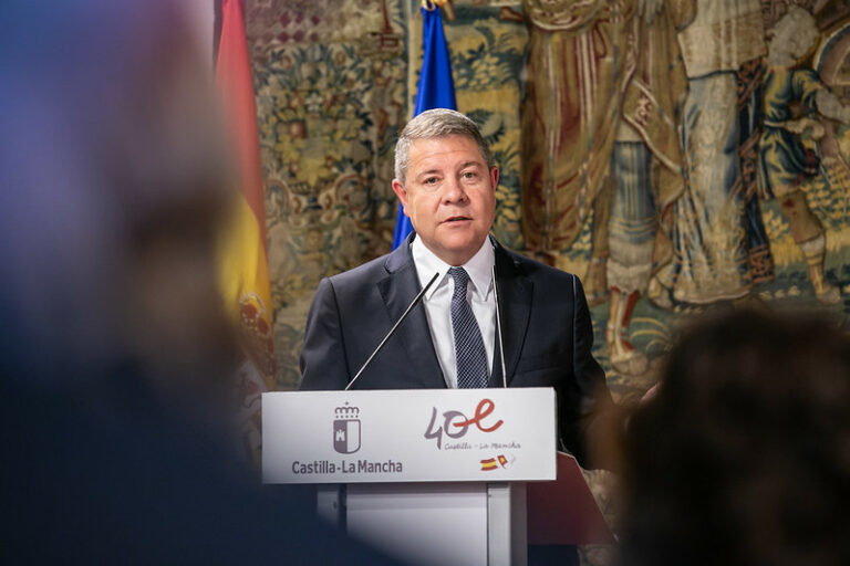 Page llega a Ferraz rechazando amnistía y avisa que aunque cupiera en la Constitución «no casa con valores de PSOE»