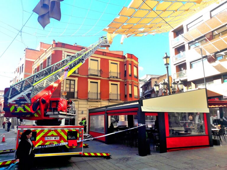 El PSOE de Puertollano acusa al alcalde de «temeridad» por su decisión de no pagar a la empresa los trabajos de entoldado