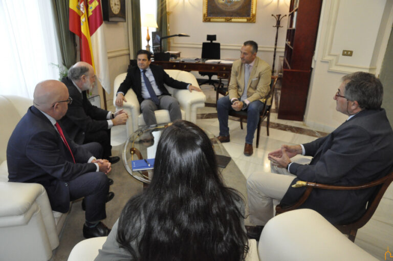 La Diputación trata con la dirección nacional de Tragsa posibles líneas de colaboración como accionista de la empresa pública