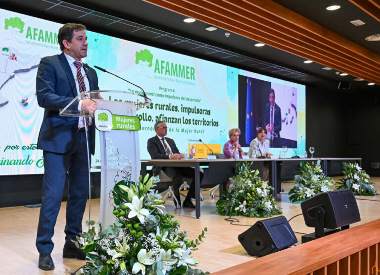 Miguel Ángel Valverde pide el compromiso de todos los grupos sociales contra la violencia machista en el entorno rural