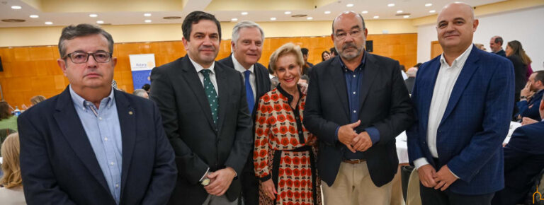 Miguel Ángel Valverde asiste a la rueda solidaria del Club Rotario y elogia “la radio” que hace Ángel Expósito