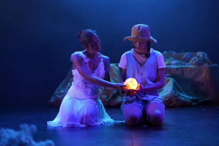 Puertollano: Teatro infantil y familiar con «Viaje al Planeta de todo es posible» en el escenario del Auditorio