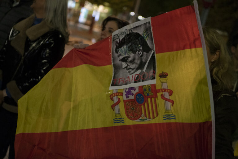 Menos lobos, Sara, menos lobos