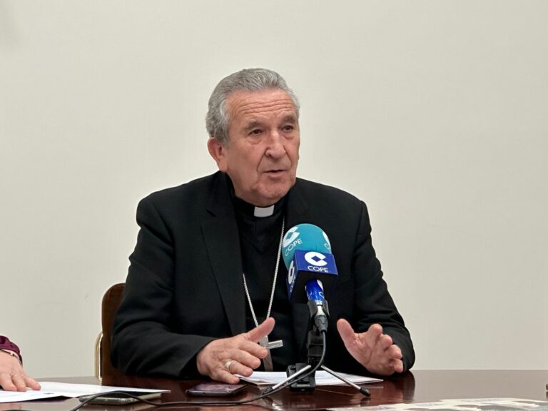 El obispo de Ciudad Real es ingresado en el hospital tras sufrir una indisposición en plena misa
