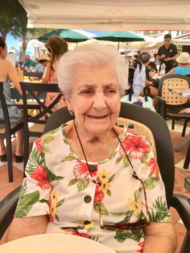 Querido Padre, te has llevado a nuestra tía Encarna