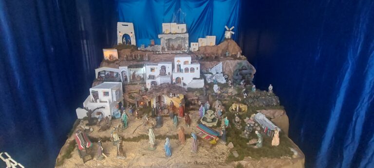 Puertollano: El belén de la Fundación Martinamador, todo un clásico navideño en el colegio Santa Bárbara