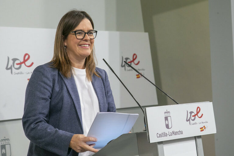 El Gobierno de Castilla-La Mancha aumenta en 107.331 euros el presupuesto del transporte sensible a la demanda en la comarca de Campo de Montiel