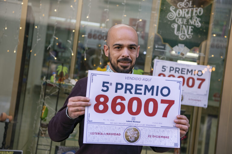 Un décimo del 86.007, quinto premio de la Lotería de Navidad, vendido en la calle Libertad de Ciudad Real