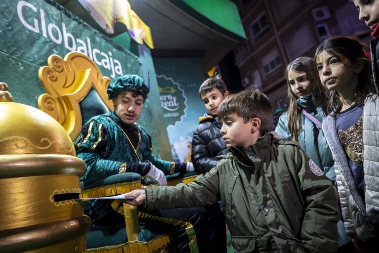 El Cartero Real de Globalcaja extiende la ilusión por los Reyes Magos a Ciudad Real recogiendo cartas los días 2, 3 y 4 de enero en la calle Alarcos