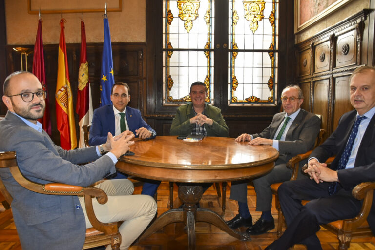 Globalcaja hace patente ante la Diputación de Albacete su compromiso con la inclusión financiera de la provincia con una red de 84 oficinas