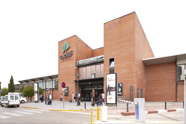 Puertollano: Autorizada la instalación de una terminal de recarga de vehículos eléctricos en la estación del AVE