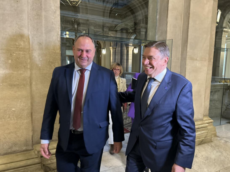 El Gobierno regional propone al Ministerio la flexibilización de la PAC sin poner en riesgo la llegada de fondos y atendiendo a todas las peculiaridades climáticas de la región