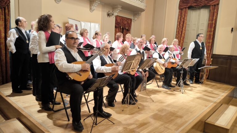 Pasodobles y villancicos para traer la Navidad a los mayores de Ciudad Real