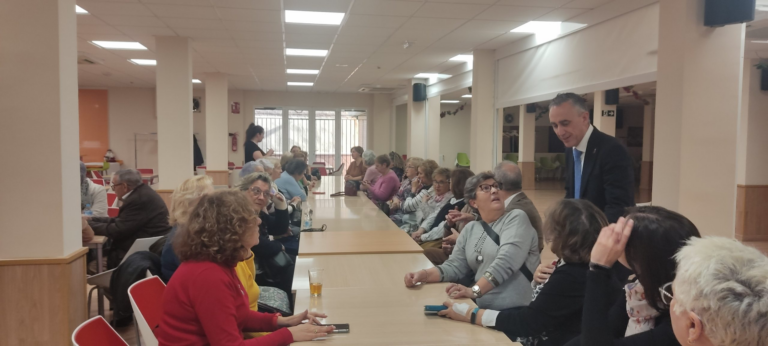El alcalde de Puertollano felicita la Navidad a los usuarios de los Centros de Mayores