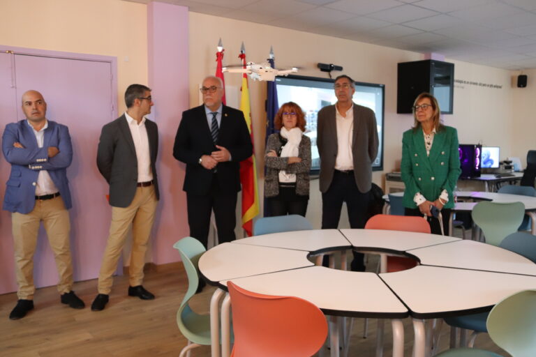 El Gobierno regional da un impulso notable a la digitalización de las aulas con el reparto de 4.282 tablets y 1.787 portátiles en los centros educativos de Ciudad Real