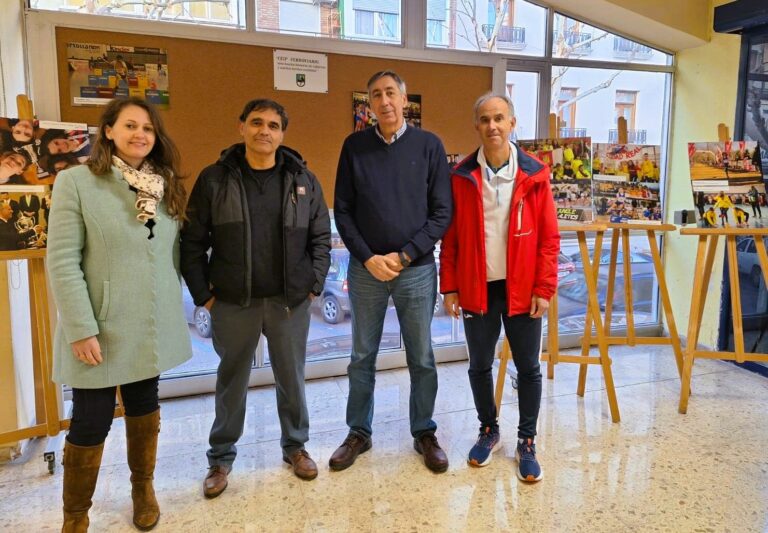 El CEIP ‘Ferroviario’ protagoniza ‘Delegación Abierta’ con un belén de material reciclado y con guiños al medio ambiente y al deporte