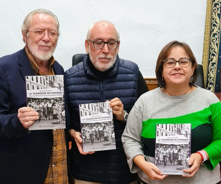 El Gobierno regional lleva a Alamillo las conquistas reales de las mujeres en derechos y libertades con la exposición’ Las mujeres de la Transición’