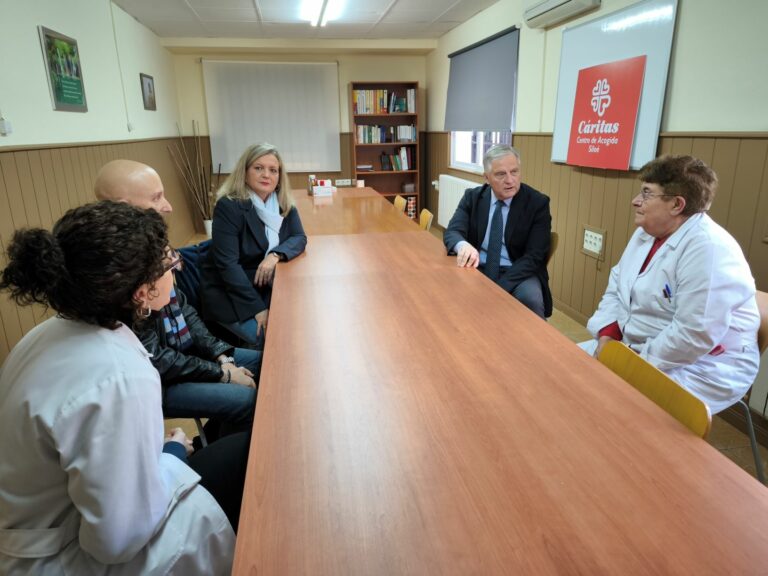 Cañizares reconoce la labor que realiza Caritas en Ciudad Real