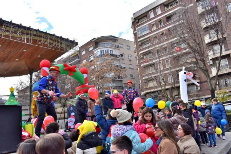 Puertollano: Los payasos «Narizotas» llenan de sonrisas navideñas el Paseo de San Gregorio
