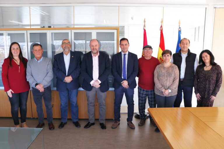 SESCAM y ALCER refuerzan su colaboración para seguir mejorando la calidad del transporte sanitario de los pacientes de diálisis