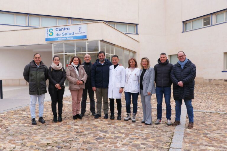 El Gobierno regional avanza en su apuesta por reforzar la capacidad resolutiva de Atención Primaria con la dotación de nuevos ecógrafos portátiles