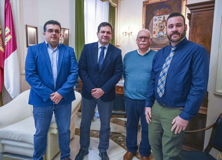 El presidente de la Diputación felicita a la Corporación Romana de Villahermosa por mantener viva una tradición que realza la Semana Santa de su municipio