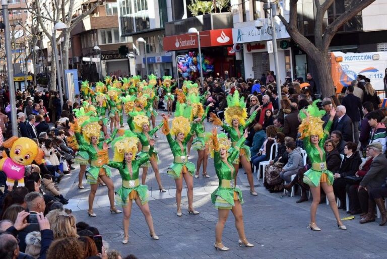Festejos abre el plazo de presentación de instancias para mostradores portátiles en el Domingo de Piñata