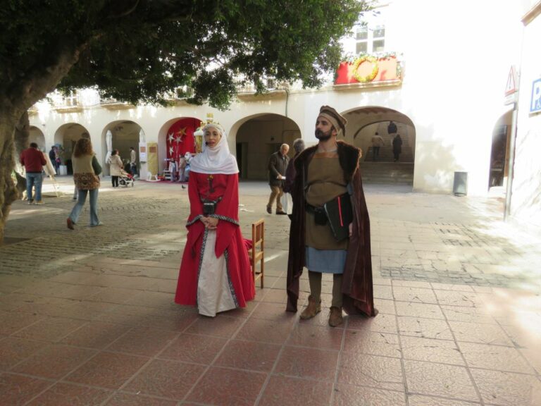 Recorrido por el Centro de Interpretación Patrimonial de Almería y visita teatralizada con el grupo Viajar en el tiempo sobre la recreación histórica de la toma de Almería por los Reyes Católicos