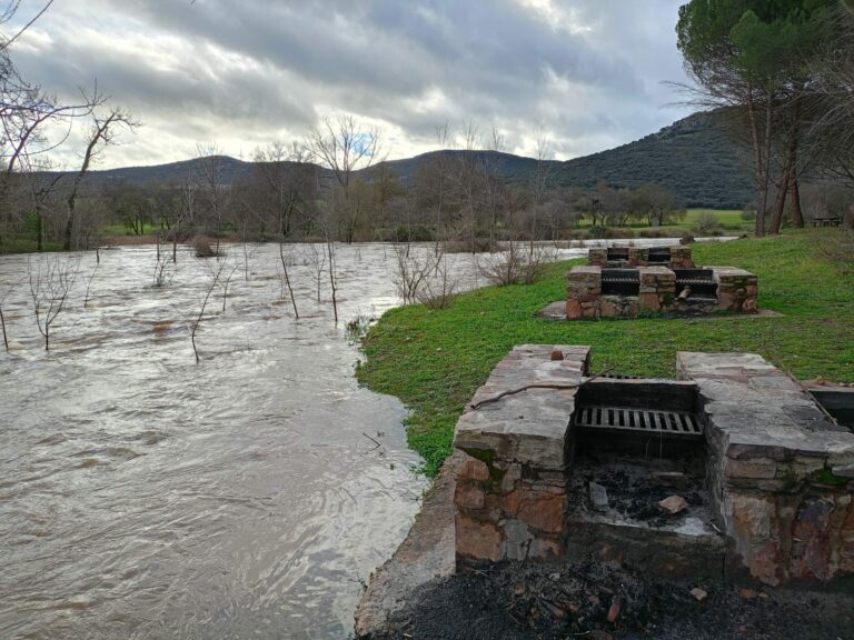 Las borrascas devuelven la alegría y el espectáculo del agua a los ríos de Ciudad Real y alivian tímidamente los pantanos