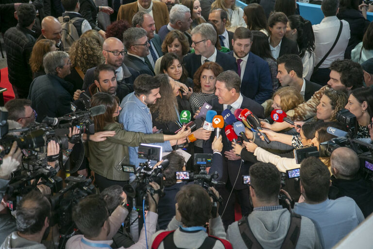 Page recuerda a Puente, tras colocarle en el «extrarradio del PSOE», que él gana en Castilla-La Mancha: «A ver si tengo que pedir disculpas»