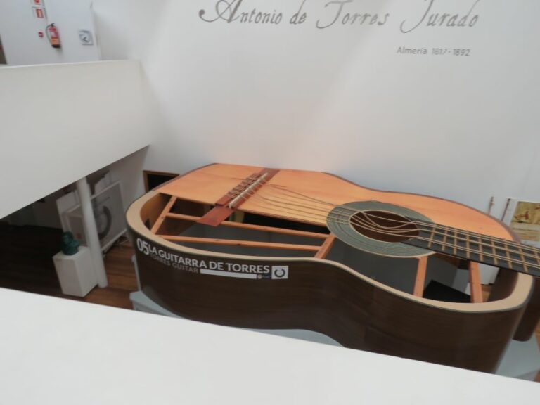 Visita al Museo de la Guitarra de Almería: Acerca al visitante la figura del famoso luthier Antonio de Torres