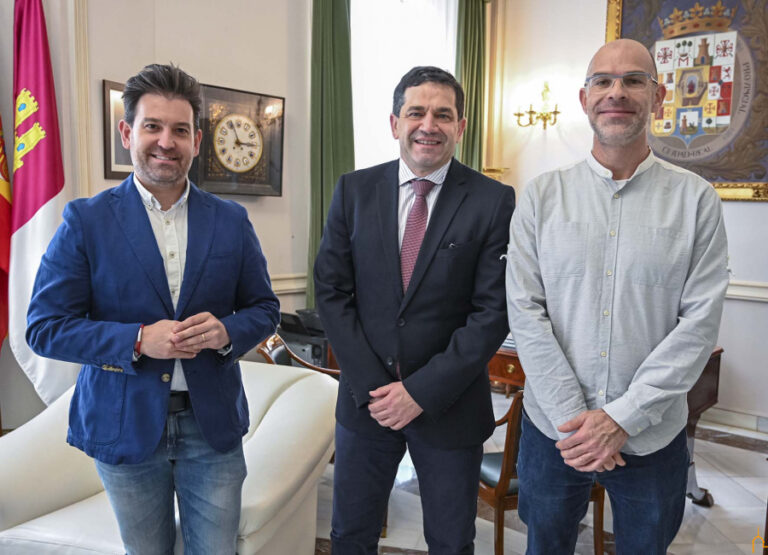 Valverde recibe con mucho interés el proyecto de la orquesta CLM Sinfónica y asegura la colaboración de la Diputación