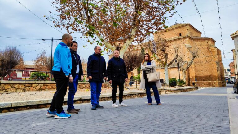 Pozuelo de Calatrava cuenta ya con la renovada calle de la Plaza de España