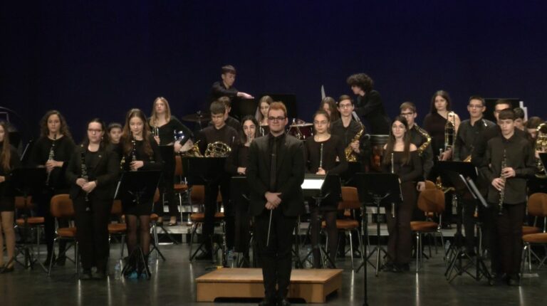 La banda juvenil de formación regala una ‘bonita pesadilla’ en el concierto de Reyes
