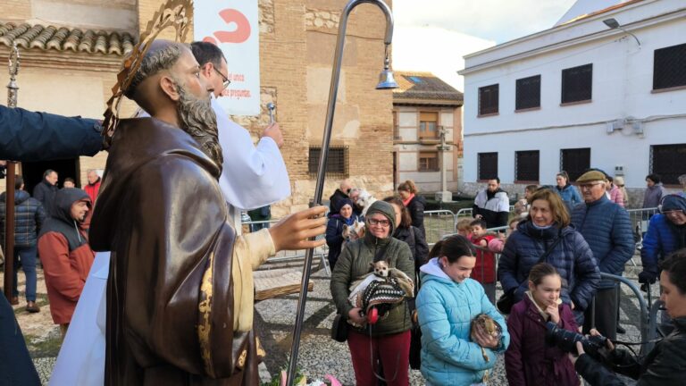 Ciudad Real: Perros, gatos, aves, roedores y hasta un lagarto reciben la bendición de San Antón
