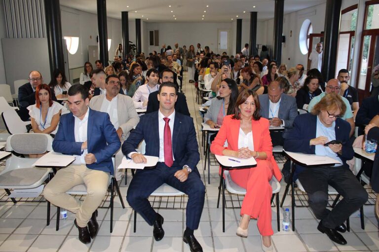 Blanca Fernández cifra en 12 millones de euros el apoyo del Gobierno regional a empresas y personas autónomas en la provincia de Ciudad Real