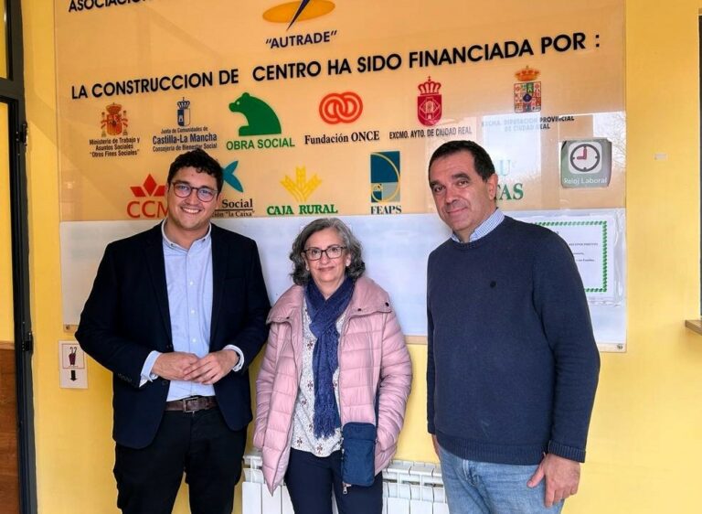 El Gobierno de Castilla-La Mancha reconoce la atención especializada que presta AUTRADE a las personas con trastorno de espectro autista