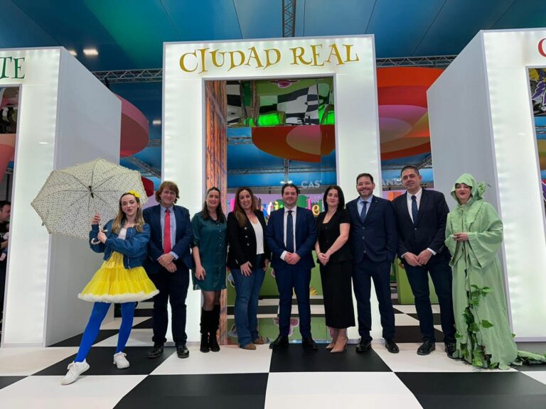 El Ayuntamiento de Pozuelo de Calatrava promociona La Inesperada en FITUR y anuncia la construcción de un parque temático e infantil para la reserva natural