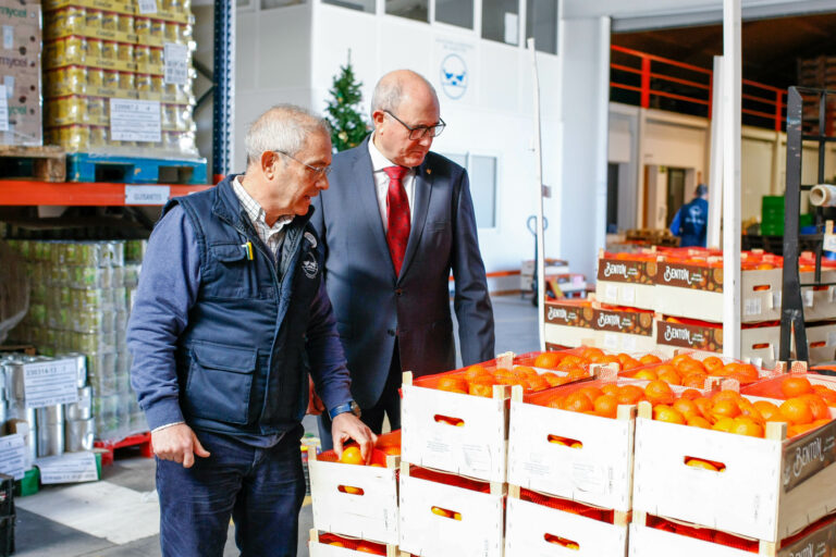 La Fundación Globalcaja dona 10.000 kilos de productos básicos al Banco de Alimentos