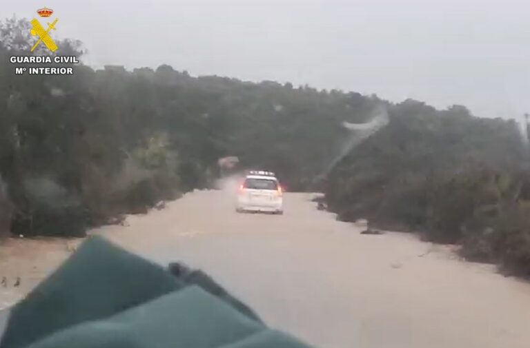 La Guardia Civil rescata a una mujer atrapada por la crecida de un arroyo en Saceruela