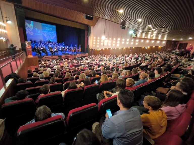Ciudad Real: La Orquesta CLM Sinfónica levantó a un teatro Quijano abarrotado en su primer concierto del año