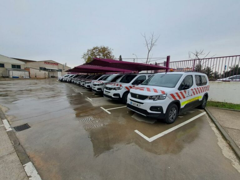 El Gobierno regional adquiere 20 nuevas furgonetas destinadas a los equipos de conservación de la red regional de carreteras