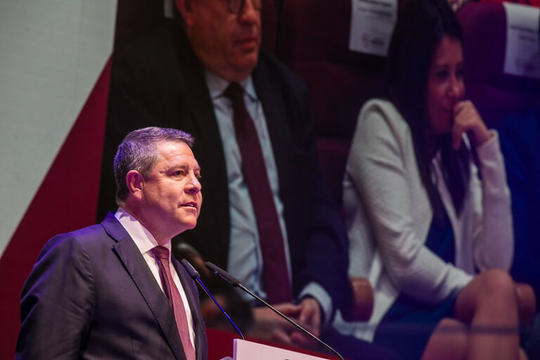 El presidente García-Page extiende su compromiso con la atención a la Dependencia y plantea alcanzar las “115.000” prestaciones en la región